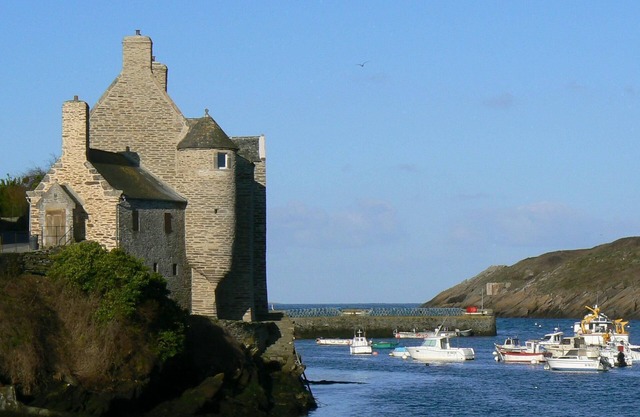 The waterfront Maison des Seigneurs