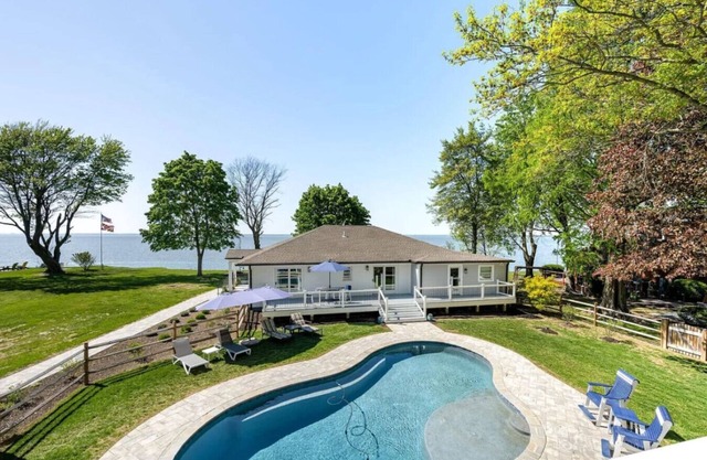 The Waterfront Retreat- With Sauna and Hot Tub!