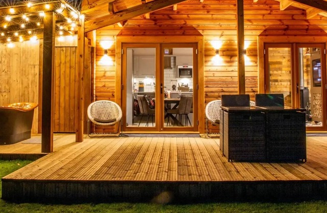 The Watershed Lodge, sleeps 2 Adults with Fishing Peg and Outdoor Copper Bath.