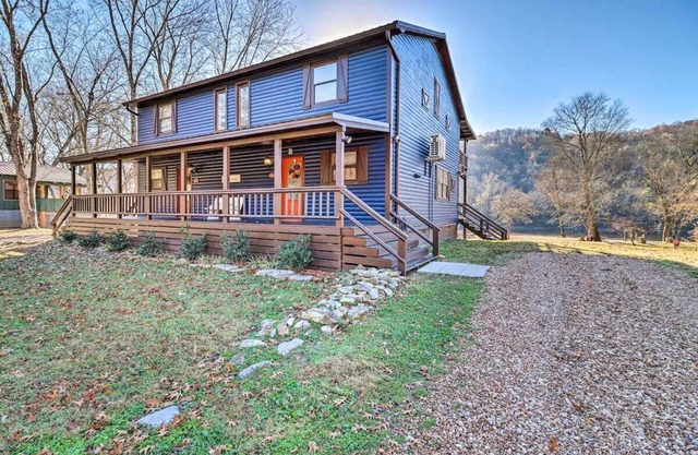 The Willow Breeze Cabin on the White River - Entire Home