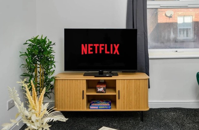 The Windsor - 2 Bed Home in Leeds