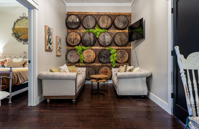 The Wineaux! Wine Country charm in Marthasville,MO