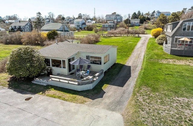 The Yellow Cottage is a 2-bedroom little getaway located right on Cedar Beach.