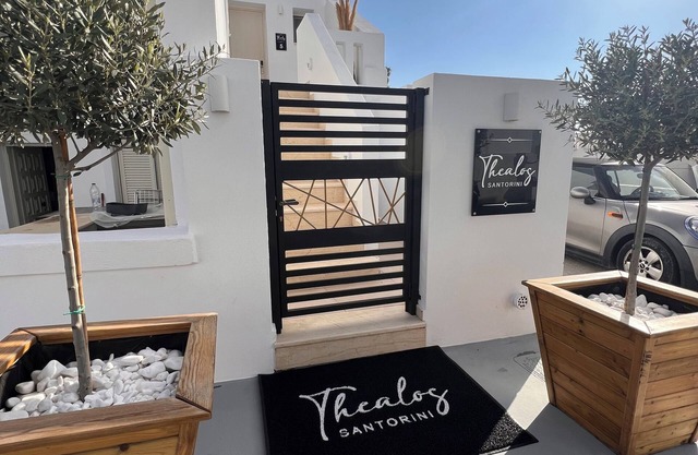 THEALOS SANTORINI close to square