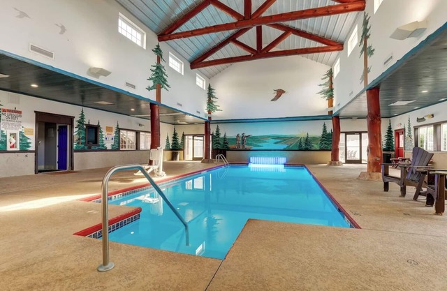 Themed Suite w/Whirlpool & Fireplace! Stoney Creek Columbia | 3 Units