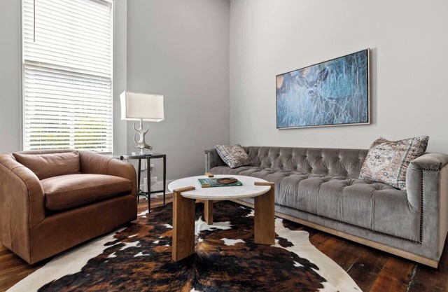 This apartment is a 2 bedroom(s), 1 bathrooms, located in Frankfort, KY.