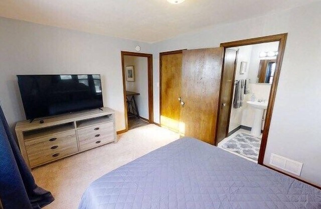 This apartment is a 1 bedroom(s), 1 bathrooms, located in Indianapolis, IN.