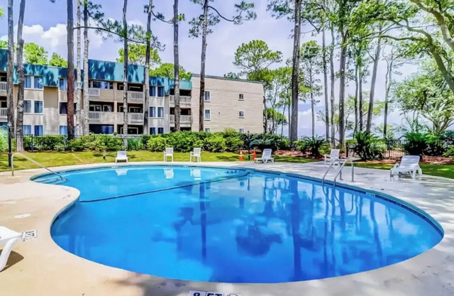 This condominium is a 2 bedroom(s), 2 bathrooms, located in Hilton Head Island, SC.