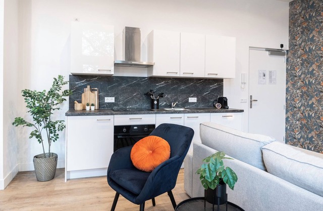 This house is a 1 bedroom(s), 1 bathrooms, located in Tilburg, Noord-Brabant.