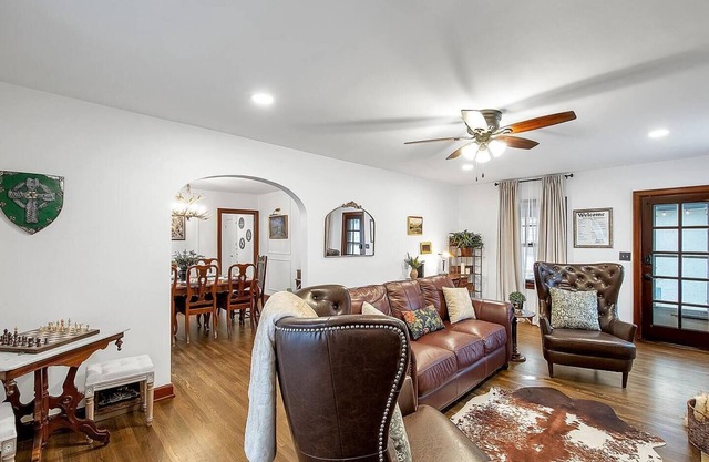 This house is a 3 bedroom(s), 2 bathrooms, located in Wichita, KS.