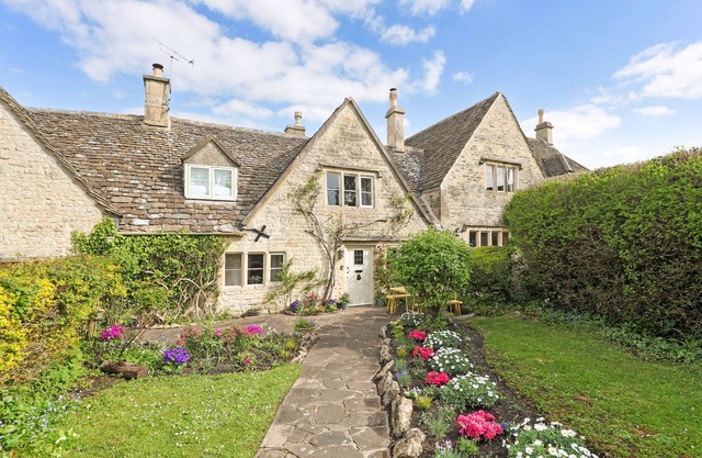 Three bedroom Grade II listed holiday cottage in the Cotswold - Primrose Cottage