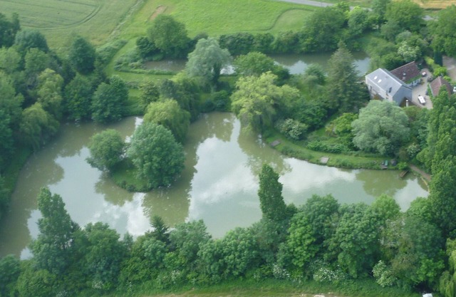 Three Loire Valley cottages with exclusive carp fishing lake & huge heated pool