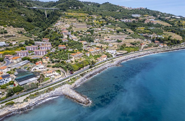 Three-room apartment with communal pool