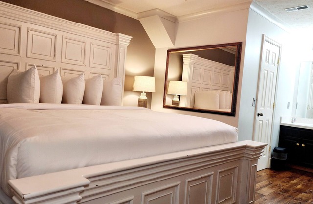 Three Rooms And a Chauffeur (NOT shared)