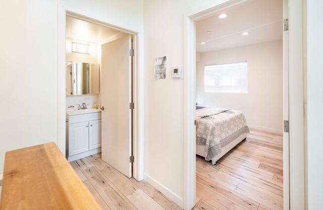 Three Story 3-Bedroom 2-Bathroom Loft In Koreatown/Hollywood With AC & 2-Parking