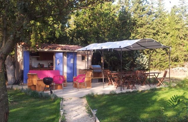 Thym, authentic chambre d'hotes room with outdoor kitchen for lunch and dinner.