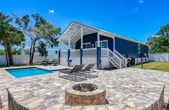 Tidal Paradise - Heated Pool & Firepit! Walk to the Beach!