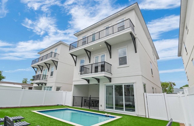 Tidal Time Estate Sleeps 16 Private Pool Game Room Near Beach