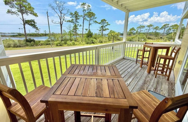 Tideaway: Great Views, 2 Kayaks, SUP, pool & more!