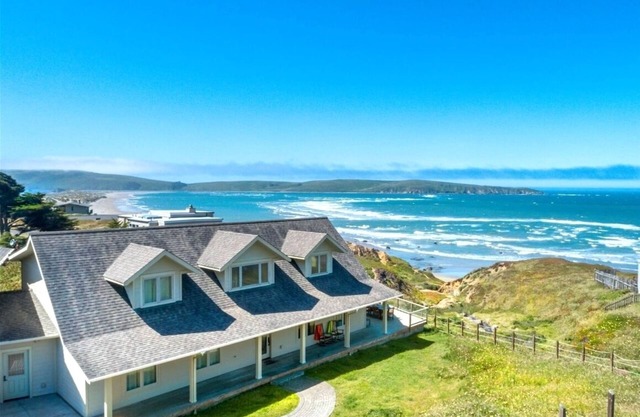 TidePool~Family-Friendly Fun Getaway!Walk to Beach!Decks!HtTb/GmRm/PupOK/WiFi