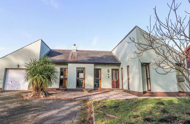 TIG BHAN, family friendly, character holiday cottage in Llanteg
