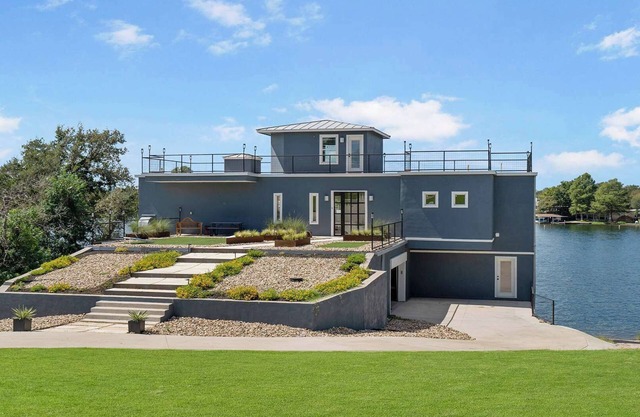 Tiger's Cove - Hot Tub, Boat Lift, & Fire Pit!