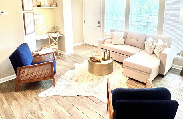 Tiger Tails and Toomer's Trails, 2 Bedroom, CLOSE TO CAMPUS! WAR EAGLE!