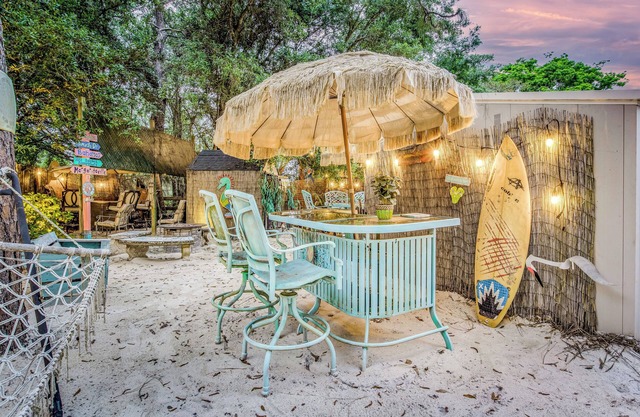 Tiki Bliss: Pool & Resort Vibe