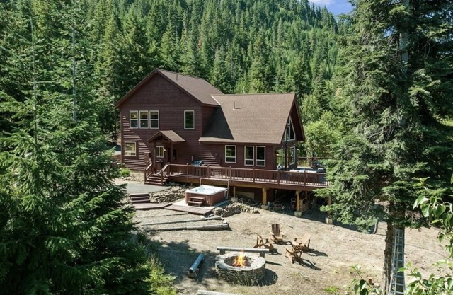 Tillman Lodge - Enjoy the hot tub and relax in luxury on 3 acres,