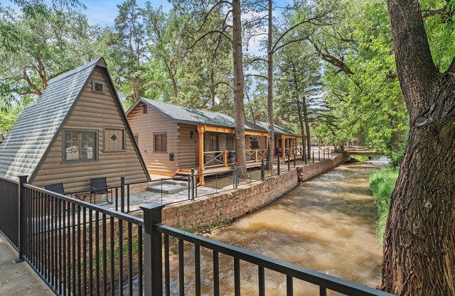 Timber Lodge Cabin 11