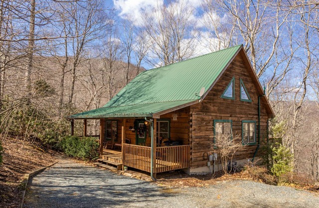 Timber Lodge - Private, Serene Cabin with Game Room for Kids