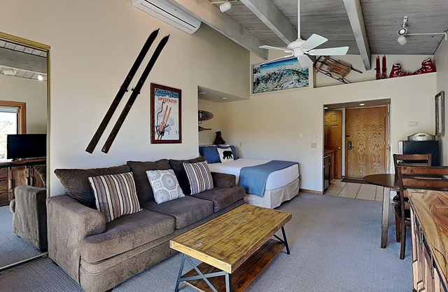 🌲Timberline 318 Studio Deluxe ~ Hot Tub~Pool~WiFi~Ski-in/out~Local Shuttle🌲