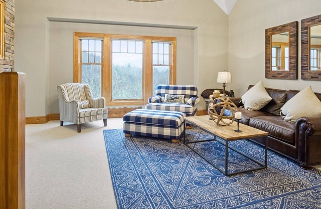 Timbers H-3- Mountain Condo, Gated Resort, Indoor/Outdoor Pools and Hot Tub, Fitness Area, Fishin...