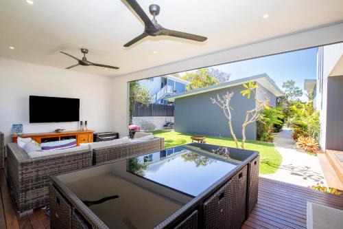Time n Tide - Straddie Beach House