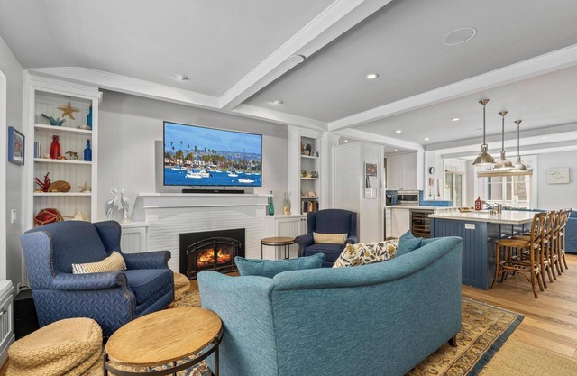 Timeless Carlsbad retreat with 2 bedrooms, AC and ocean view patio