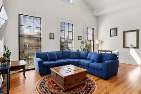 Timeless Elegance Historic NOLA Haven 2BD