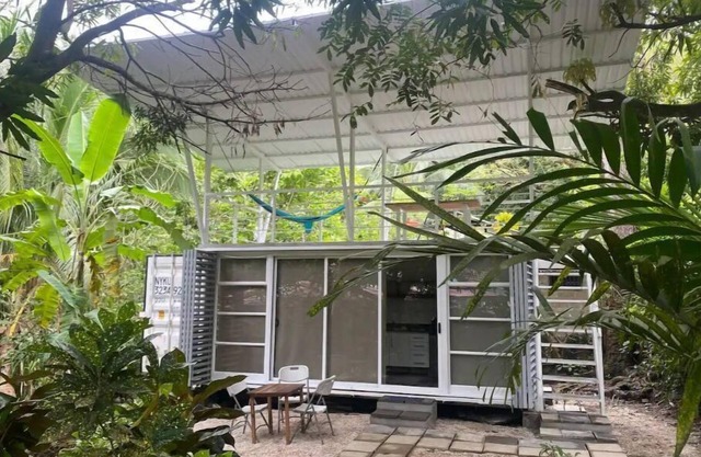 Tiny Beach Home steps from Guiones beach!