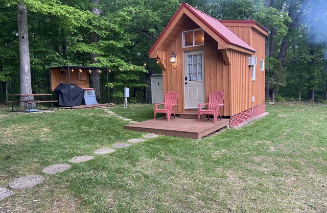 TINY CABIN 5 STAR Clean- French Lick, IN -Private with VIEWS!