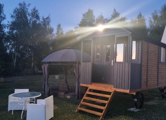 Tiny house avec jacuzzi love roulotte