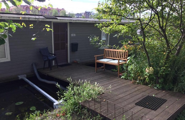 Tiny Houseboat B&B on the Amstel River