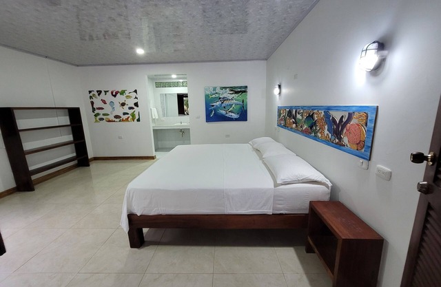 Title Barracuda 1 Charming Island Cabin-Isla Grande EH Islas del Rosario.