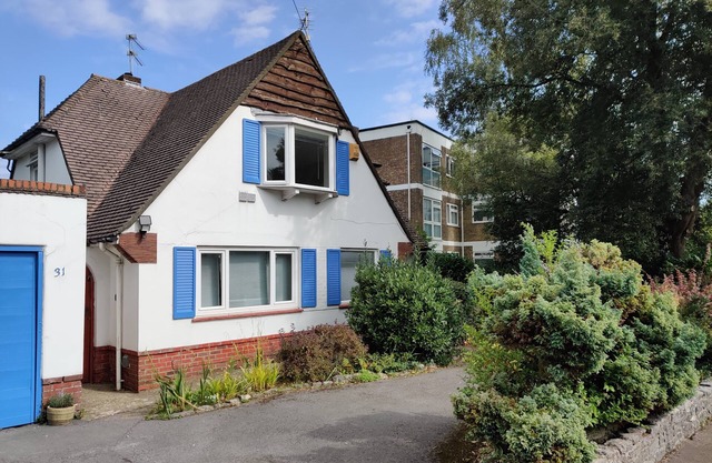 tLovely Bournemouth cottage with beautiful garden, walking distance to the beach