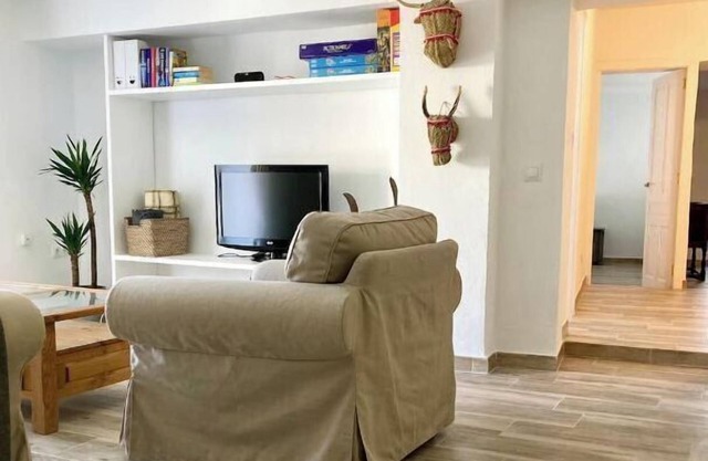 Tolox Independent 2-bedroom Town Square Apartment