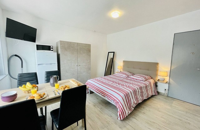 Tom: Studio with small terrace 300 metres from the thermal baths