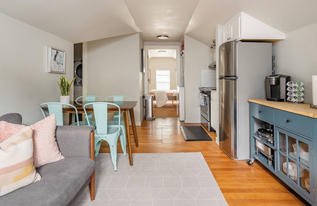 Top-Floor Hideout Best Location 2BR 4 Guests