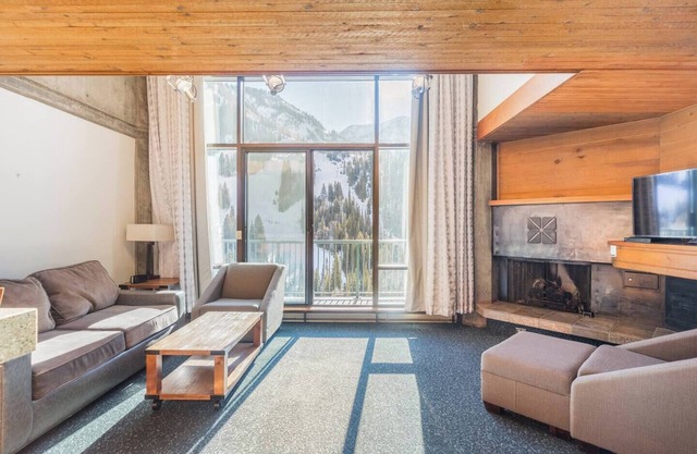 Top-Floor Loft at Snowbird with Panoramic Views