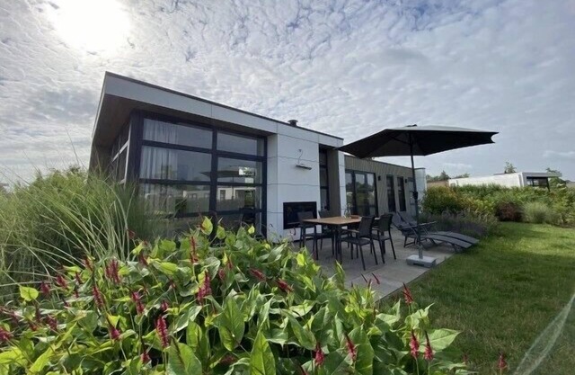 Top-modernes Chalet Seerose mit Großem, Eingezäunten Garten an der Ijssel