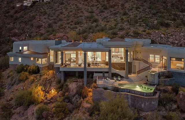 Top Shelf Manor - Striking Luxury 5 Bedroom Mountain Estate!