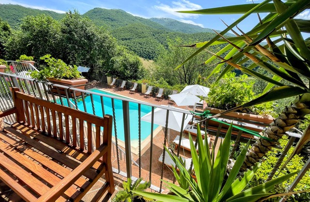 Toretta sleeps 5 with pool, views, wifi, aircon, large terrace, patio, gardens