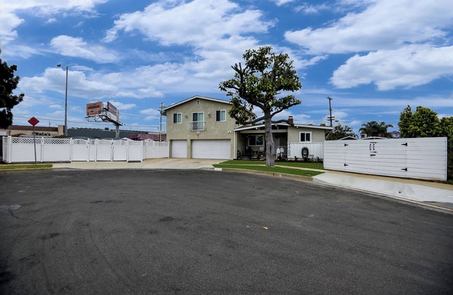 Torrance Mid Century Home Close To Beaches, Shopping, Dining, Entertainment